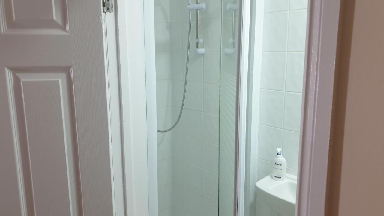 Guess Bungalow Wembley Apartman London Kültér fotó
