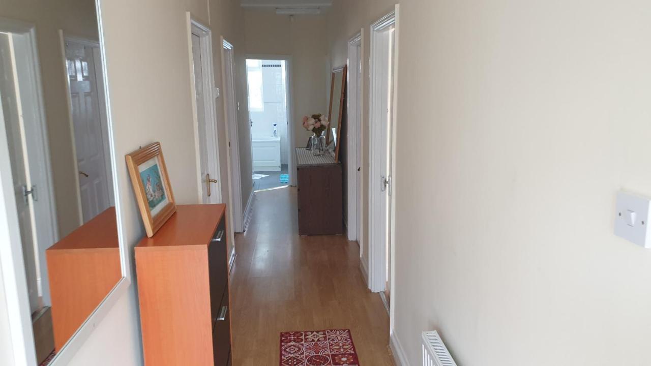 Guess Bungalow Wembley Apartman London Kültér fotó