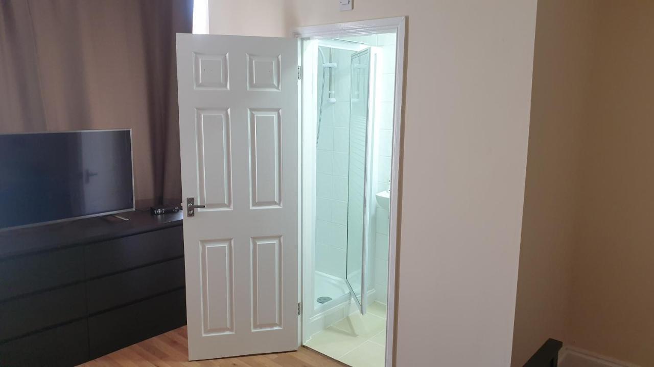 Guess Bungalow Wembley Apartman London Kültér fotó
