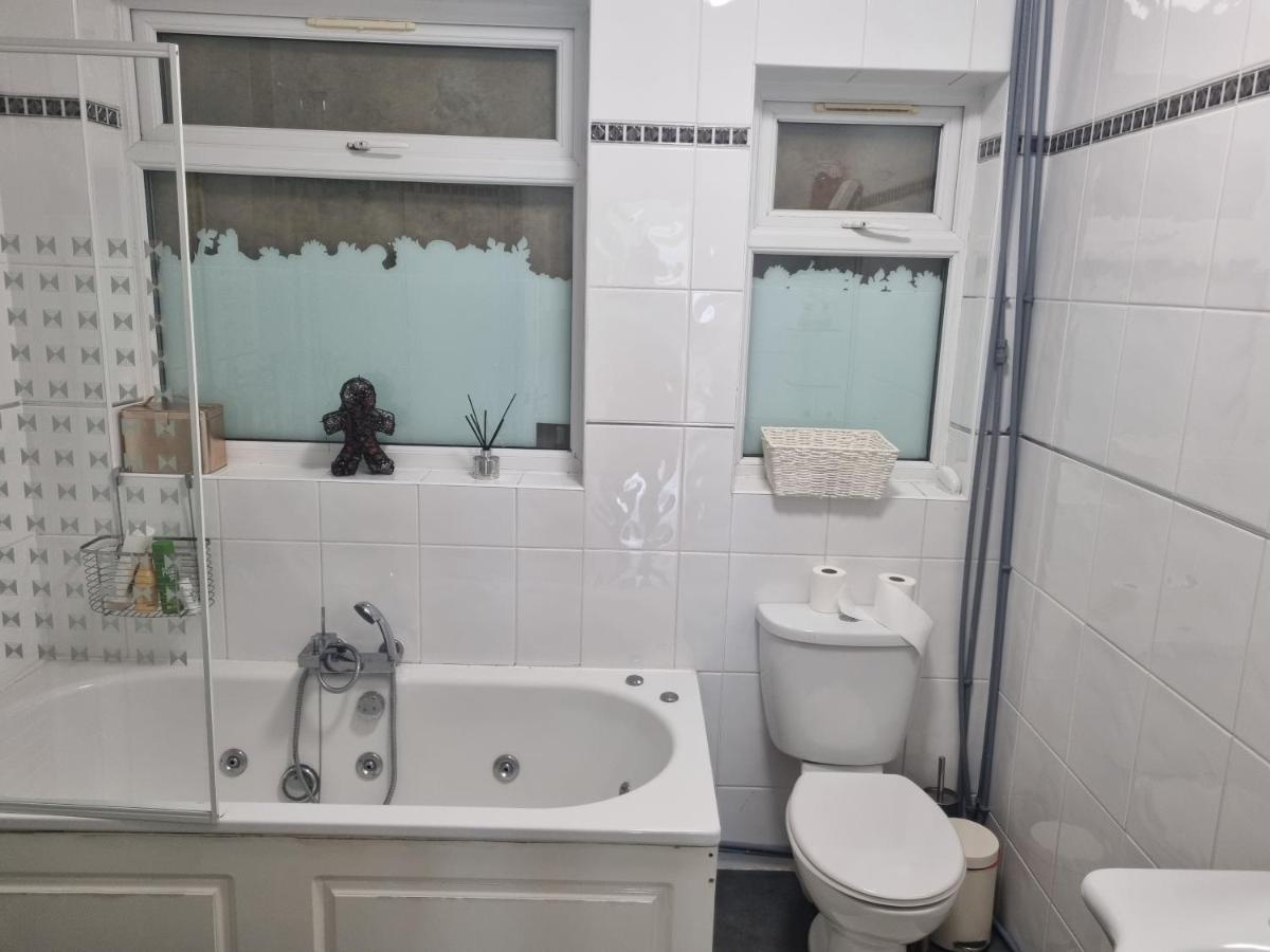 Guess Bungalow Wembley Apartman London Kültér fotó